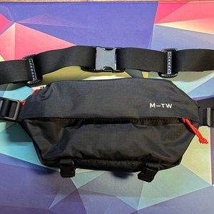 Moment Fanny Sling, Used, Good condition